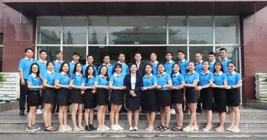 Cac Thanh Vien Mikapack San Sang Giup Do Nhau